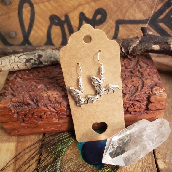 Vampire BAT earrings ~Gothic~Horror~Dracula~Halloween Jewelry~Goth~Witchy~Vamp - Picture 9 of 11